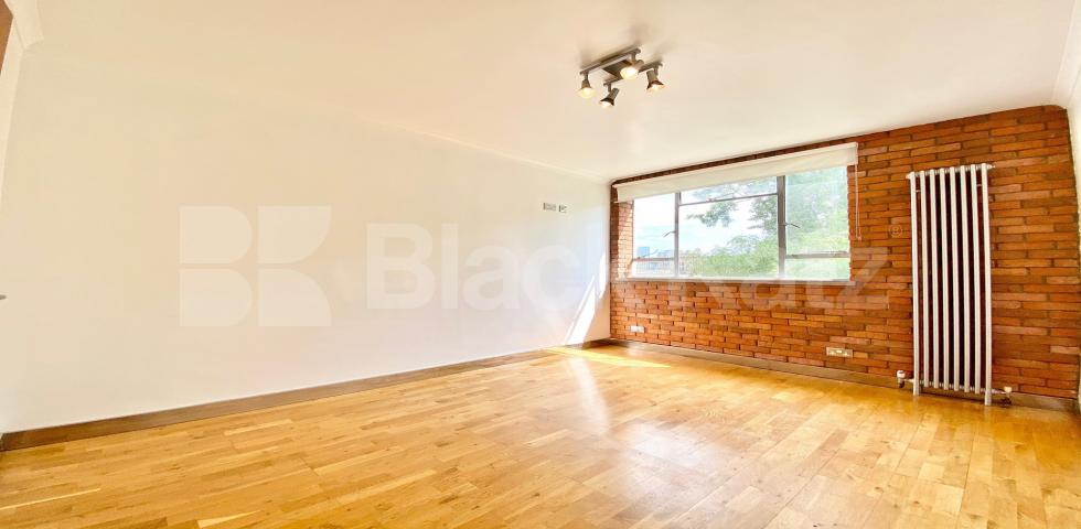 			VIRTUAL TOUR AVAILABLE!, 2 Bedroom, 1 bath, 1 reception Apartment			 Cruikshank Street, ANGEL-KINGS CROSS